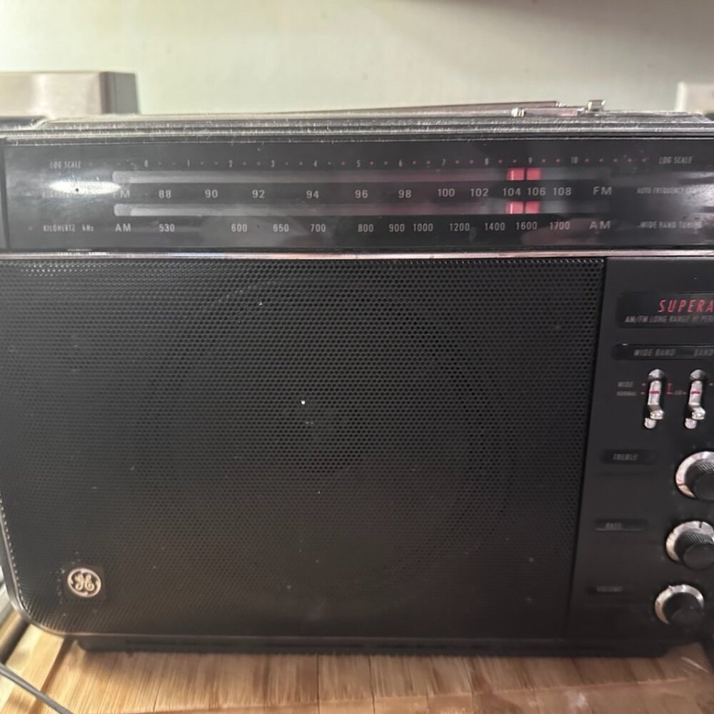 Vintage G.E. Superadio Long Range Hi Performance AM/FM GE SuperRadio 7-2887A